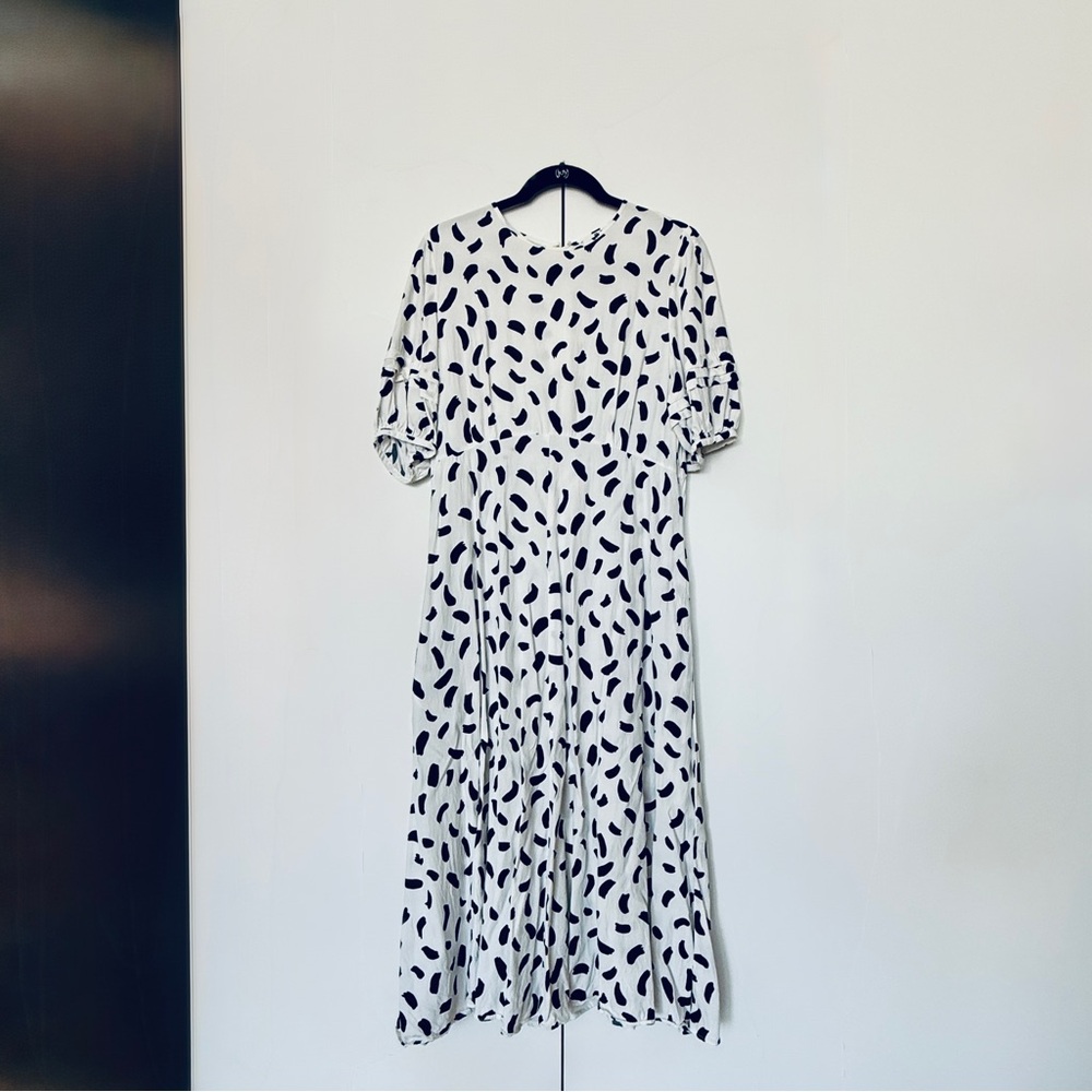 Uniqlo Black and White Long Sleeve Dress